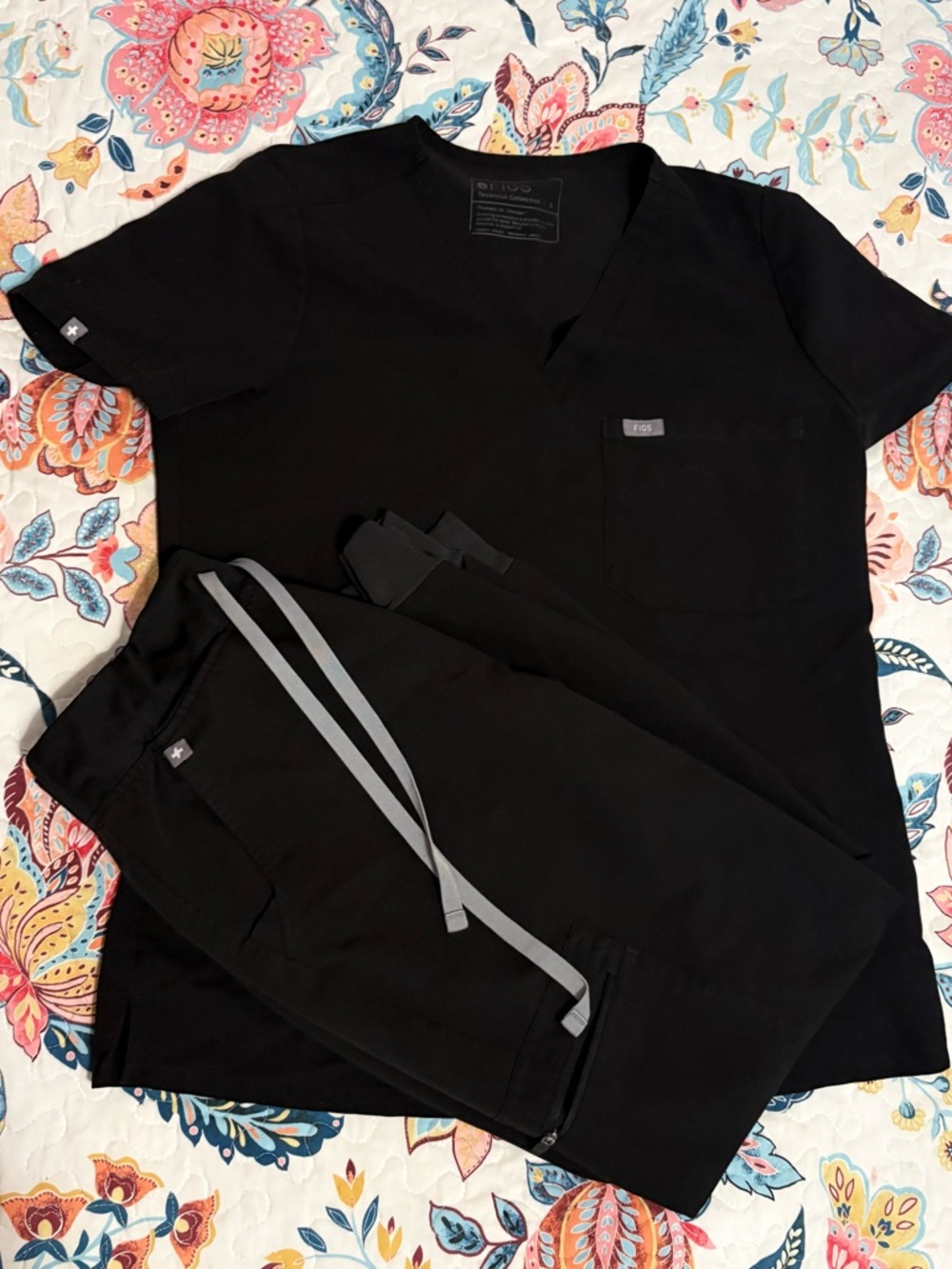 Figs Black Scrub Set